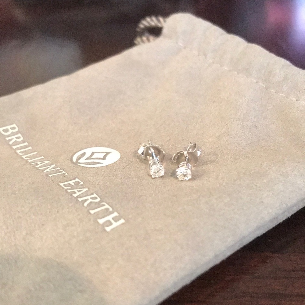 14k white gold 0.16-0.20 ct diamond stud earrings